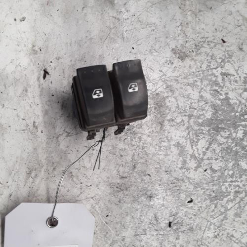 Interrupteur de leve vitre avant gauche RENAULT TRAFIC 2