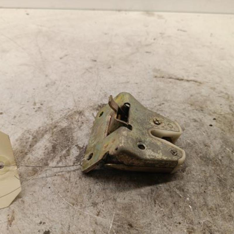 Serrure de hayon PEUGEOT 205 Serrure de hayon PEUGEOT 205