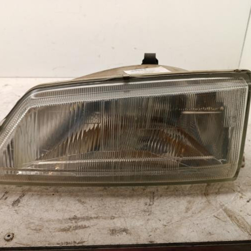 Optique avant principal gauche (feux)(phare) PEUGEOT 106