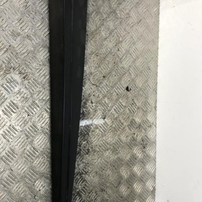 Baguette de porte avant droite RENAULT CLIO 4 Baguette de porte avant droite RENAULT CLIO 4