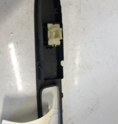 Interrupteur de leve vitre avant droit RENAULT CLIO 4