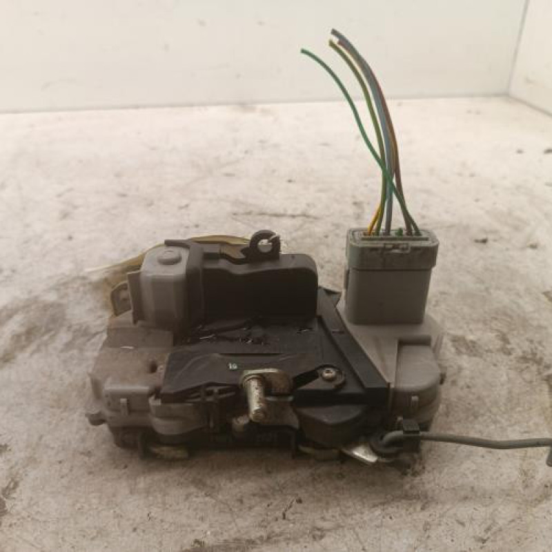 Serrure avant gauche CITROEN XSARA PICASSO Serrure avant gauche CITROEN XSARA PICASSO