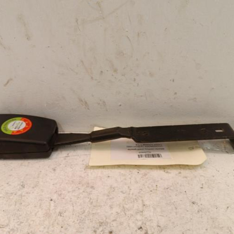 Attache ceinture avant gauche VOLKSWAGEN CADDY 3