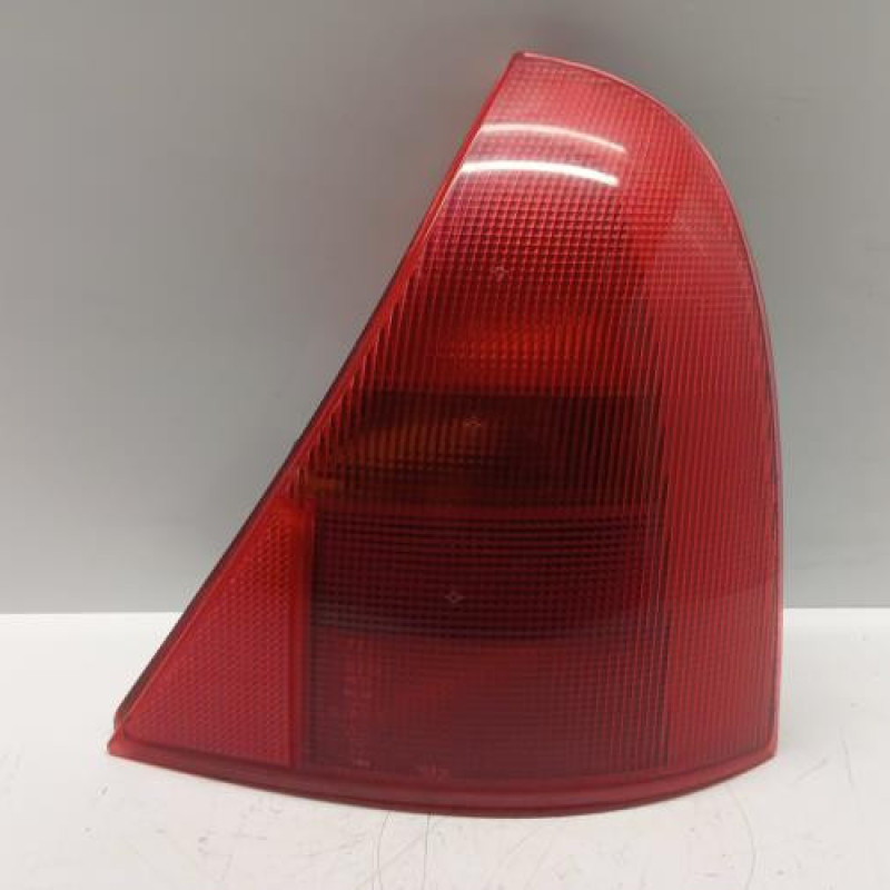 Feu arriere principal droit (feux) RENAULT CLIO 2 Feu arriere principal droit (feux) RENAULT CLIO 2