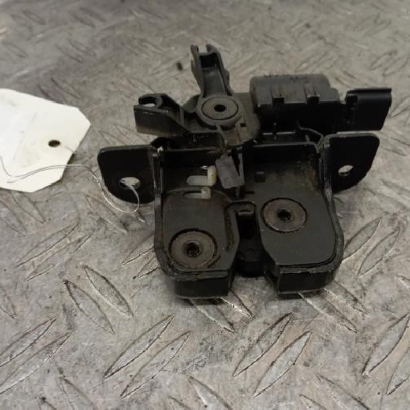 Serrure de hayon DACIA DUSTER 1 Serrure de hayon DACIA DUSTER 1