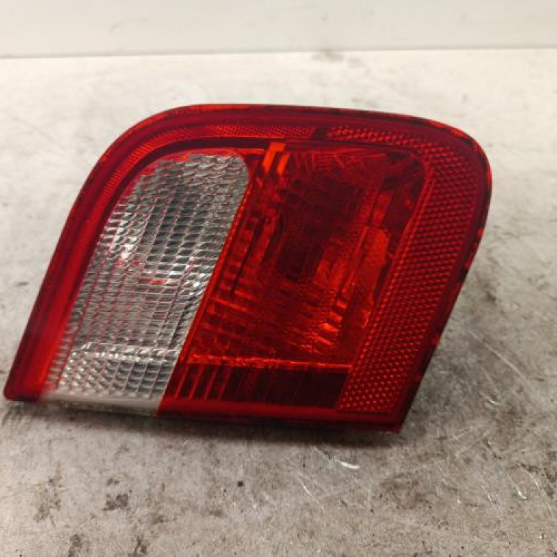 Feu arriere secondaire gauche (feux) BMW SERIE 3 E46 Feu arriere secondaire gauche (feux) BMW SERIE 3 E46