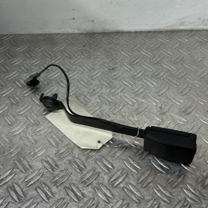 Attache ceinture avant droit RENAULT CAPTUR 1