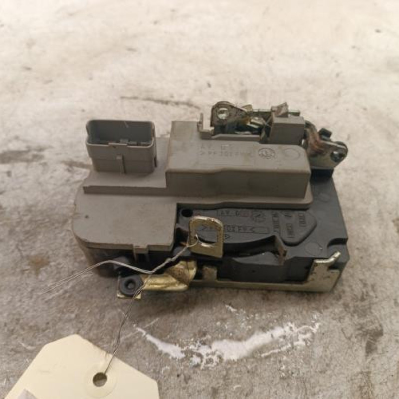 Serrure avant droit PEUGEOT 206
