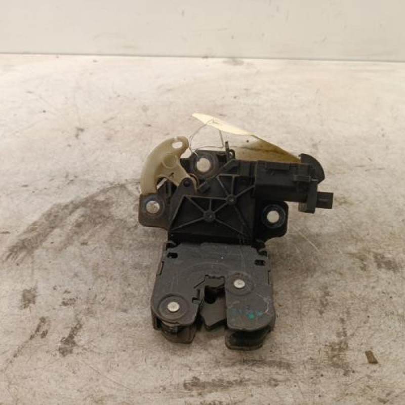 Serrure de hayon AUDI A3 2 Serrure de hayon AUDI A3 2