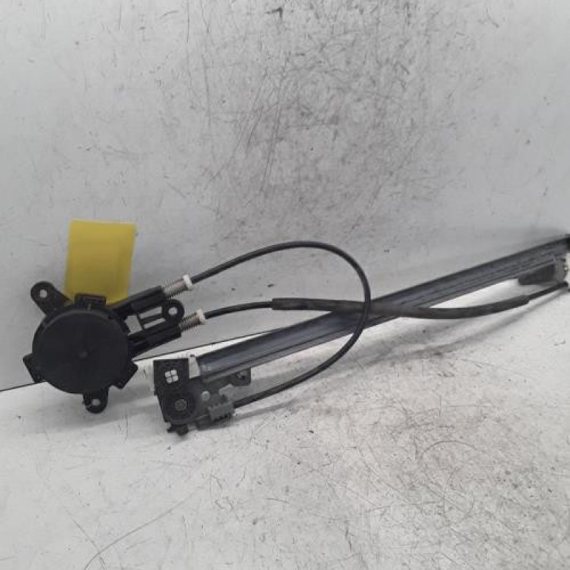 Leve vitre mecanique avant droit PEUGEOT 106