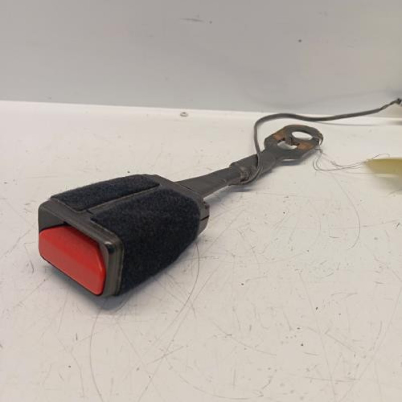 Attache ceinture avant droit PEUGEOT 2008 1