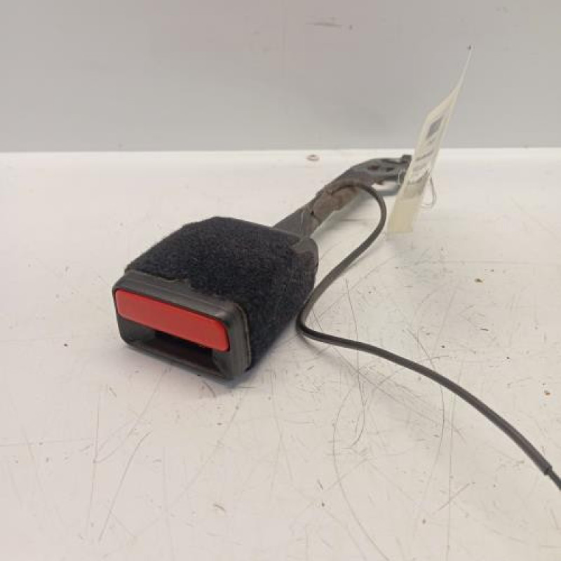 Attache ceinture avant gauche PEUGEOT 2008 1
