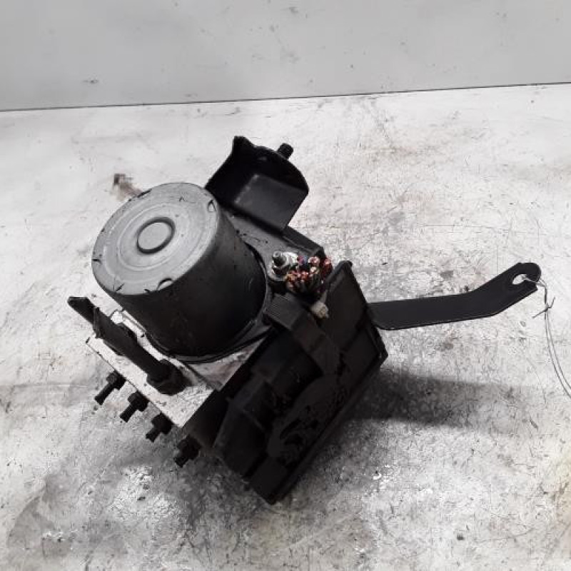 Bloc ABS (freins anti-blocage) TOYOTA COROLLA VERSO 2 Bloc ABS (freins anti-blocage) TOYOTA COROLLA VERSO 2