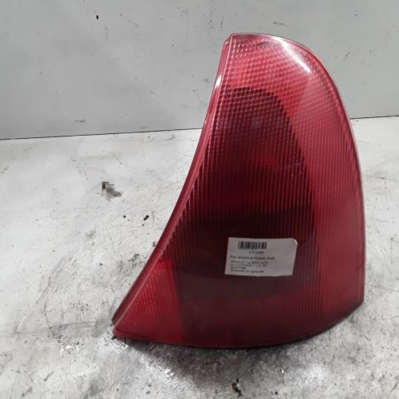 Feu arriere principal droit (feux) RENAULT CLIO 2 Feu arriere principal droit (feux) RENAULT CLIO 2