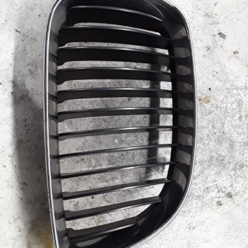 Grille de calandre droite BMW SERIE 1 E87 Grille de calandre droite BMW SERIE 1 E87