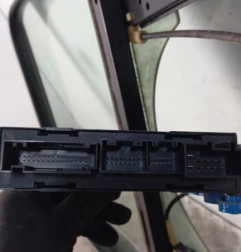 Leve vitre electrique arriere gauche VOLKSWAGEN TOUAREG 1 Photo n°4