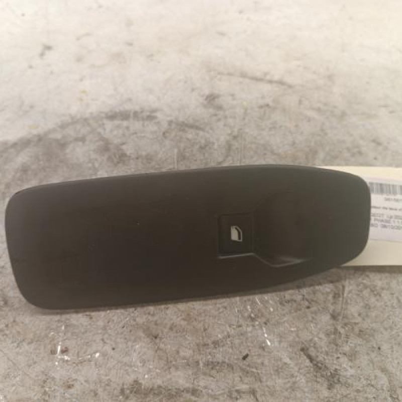 Interrupteur de leve vitre avant droit PEUGEOT 208 1