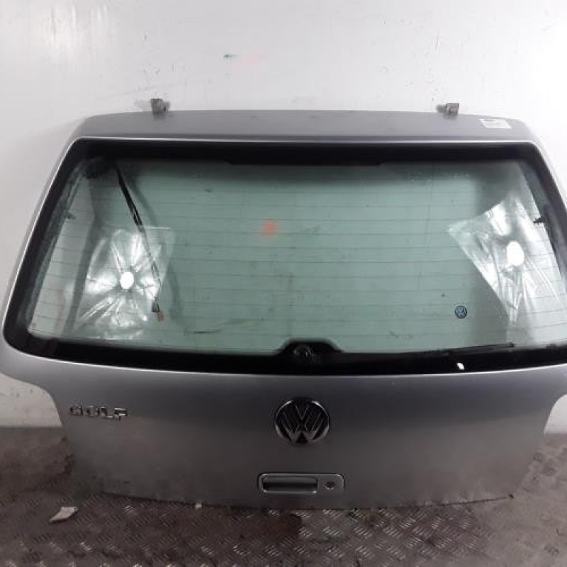 Malle/Hayon arriere VOLKSWAGEN GOLF 4