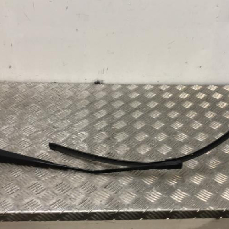 Bras essuie glace avant gauche MERCEDES VITO 447 Bras essuie glace avant gauche MERCEDES VITO 447