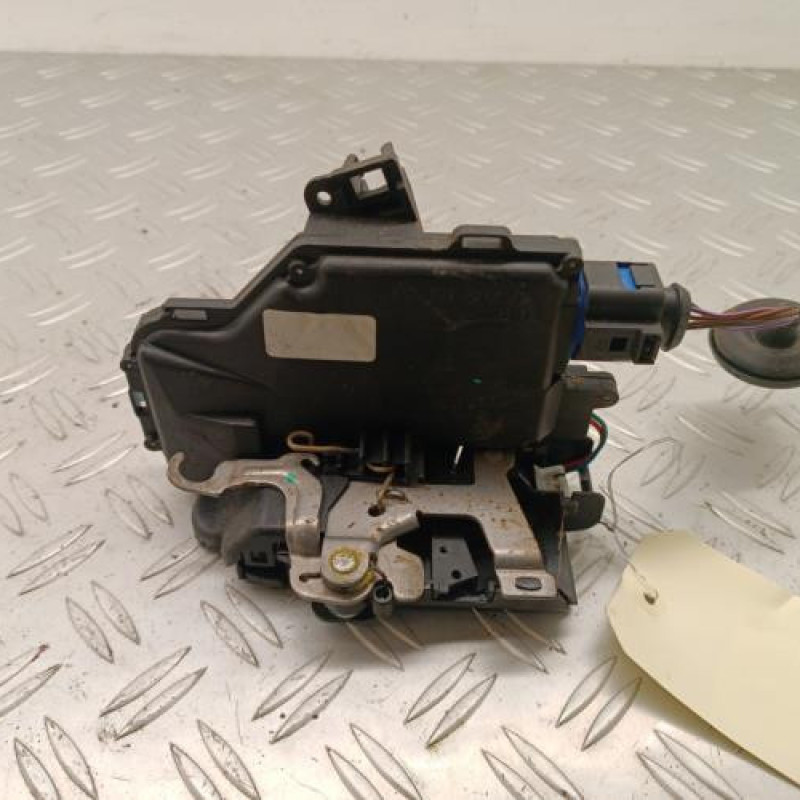 Serrure arriere droit SKODA OCTAVIA 2 Serrure arriere droit SKODA OCTAVIA 2