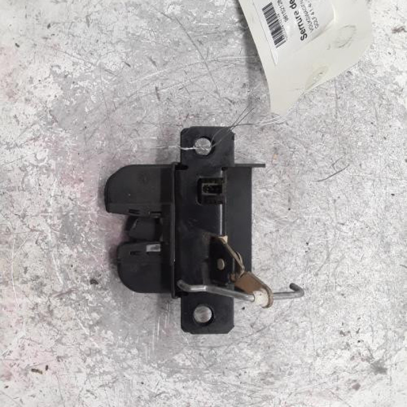 Serrure de hayon VOLKSWAGEN GOLF 4 Serrure de hayon VOLKSWAGEN GOLF 4