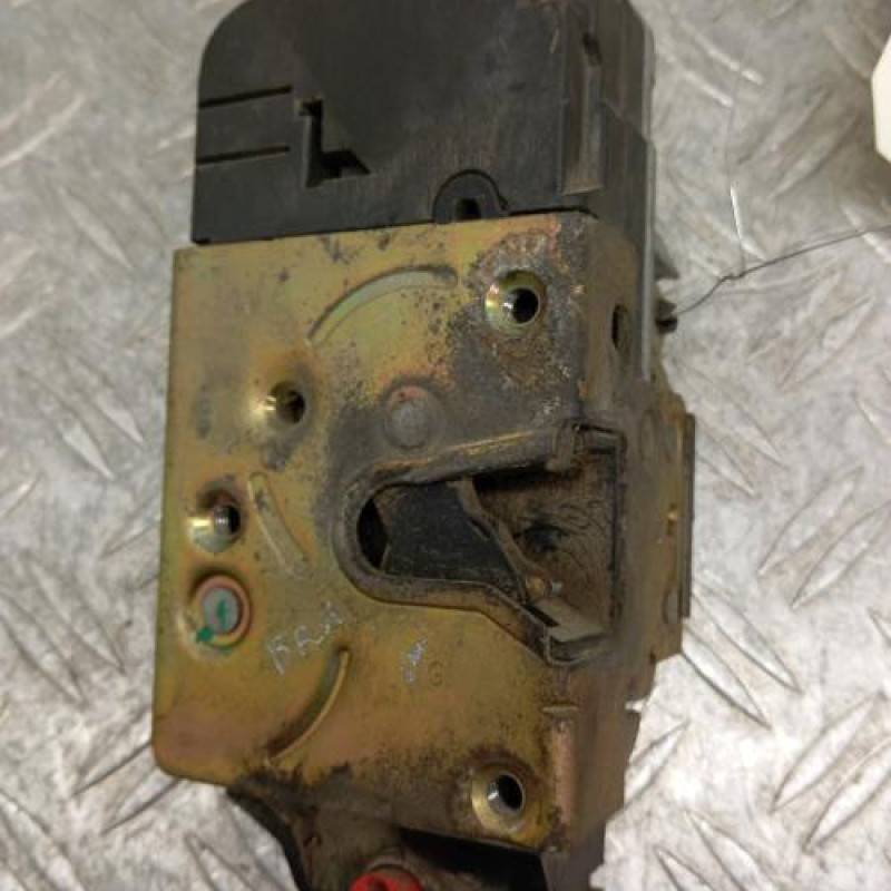 Serrure arriere gauche PEUGEOT 206 Serrure arriere gauche PEUGEOT 206