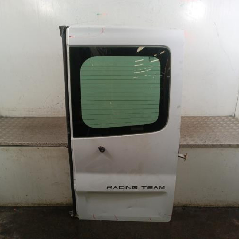 Porte de coffre droit RENAULT TRAFIC 2 Porte de coffre droit RENAULT TRAFIC 2