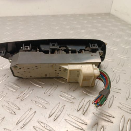 Interrupteur de leve vitre avant gauche TOYOTA AURIS 1