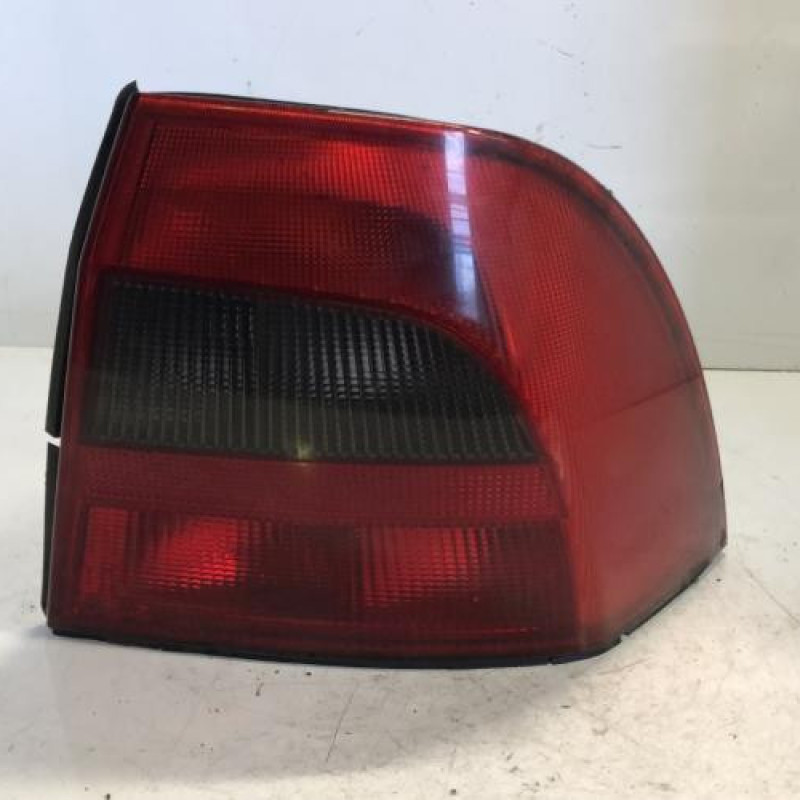 Feu arriere principal droit (feux) OPEL VECTRA B Feu arriere principal droit (feux) OPEL VECTRA B