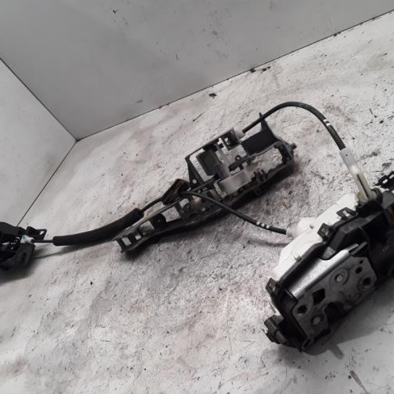 Serrure avant droit PEUGEOT 5008 1