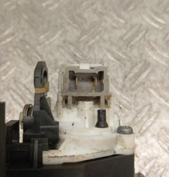 Bouton de coffre RENAULT CLIO 2 Photo n°3