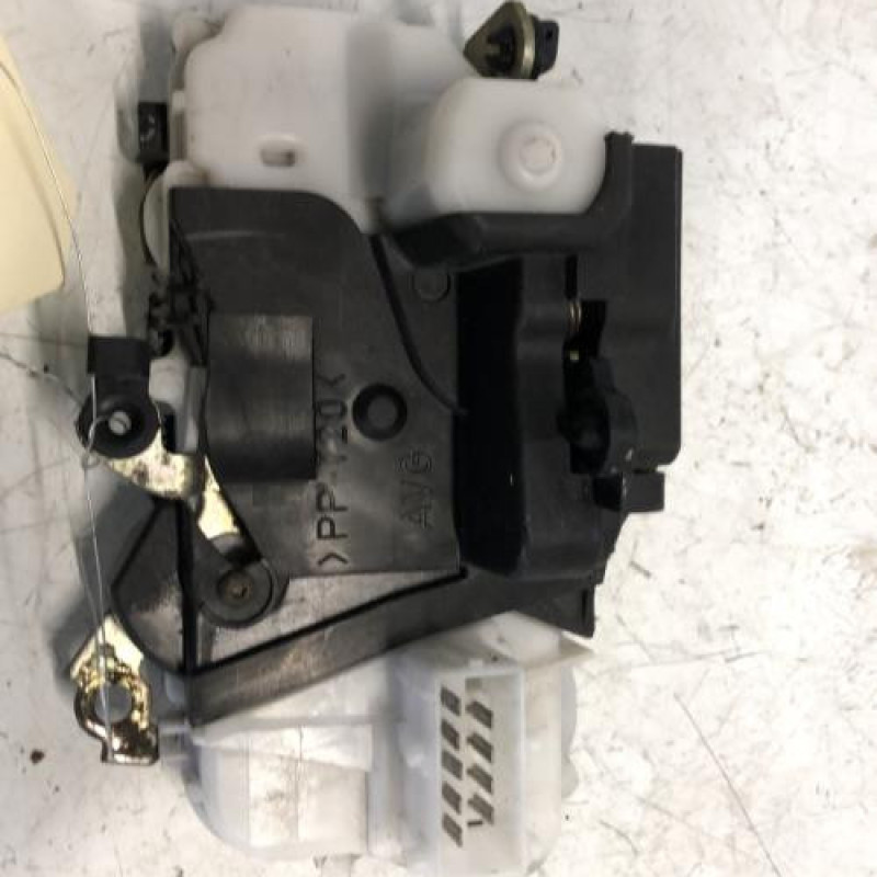 Serrure avant gauche PEUGEOT 406 Serrure avant gauche PEUGEOT 406