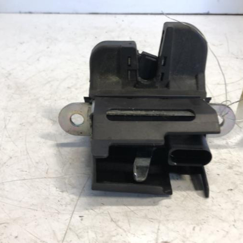 Serrure de hayon VOLKSWAGEN GOLF 5 Serrure de hayon VOLKSWAGEN GOLF 5