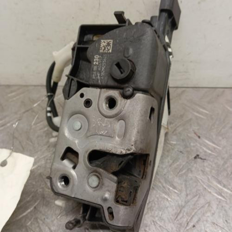 Serrure avant droit PEUGEOT 5008 1