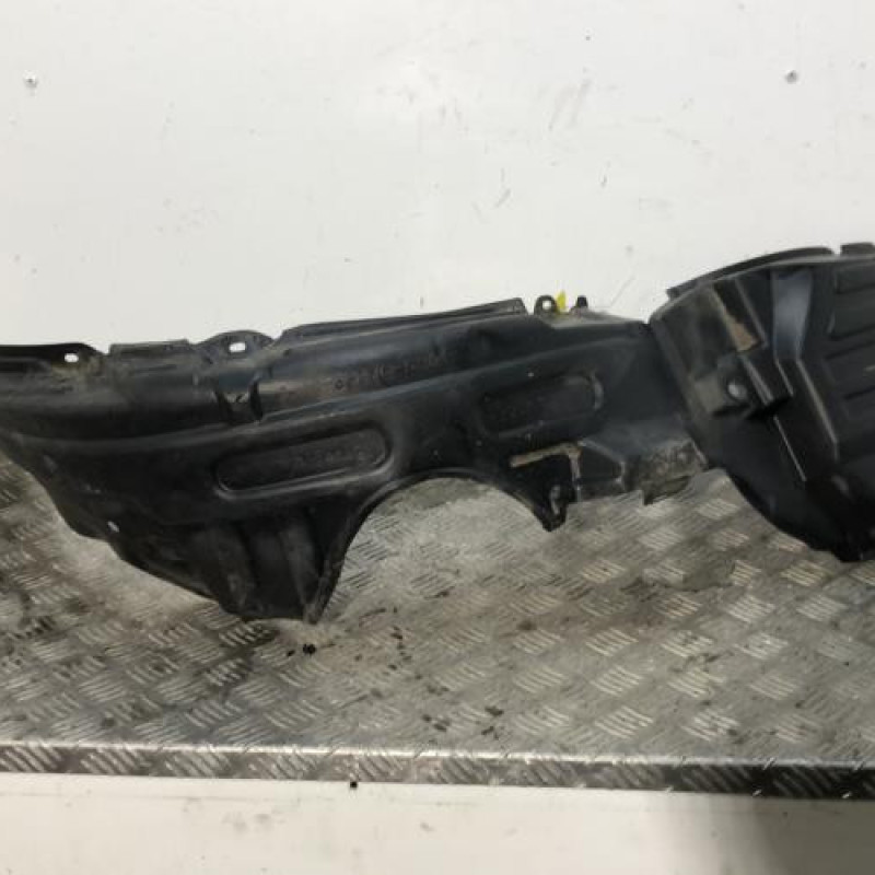 Pare boue avant gauche TOYOTA YARIS 1