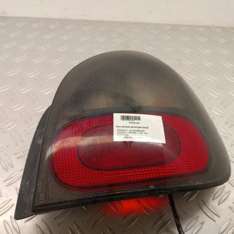 Feu arriere principal droit (feux) RENAULT SCENIC 1 Feu arriere principal droit (feux) RENAULT SCENIC 1