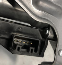 Moteur essuie glace arriere TOYOTA VERSO Photo n°3