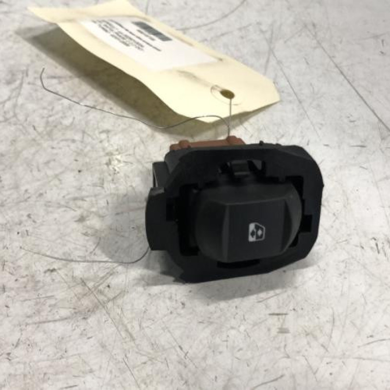 Interrupteur de leve vitre arriere droit RENAULT VEL SATIS