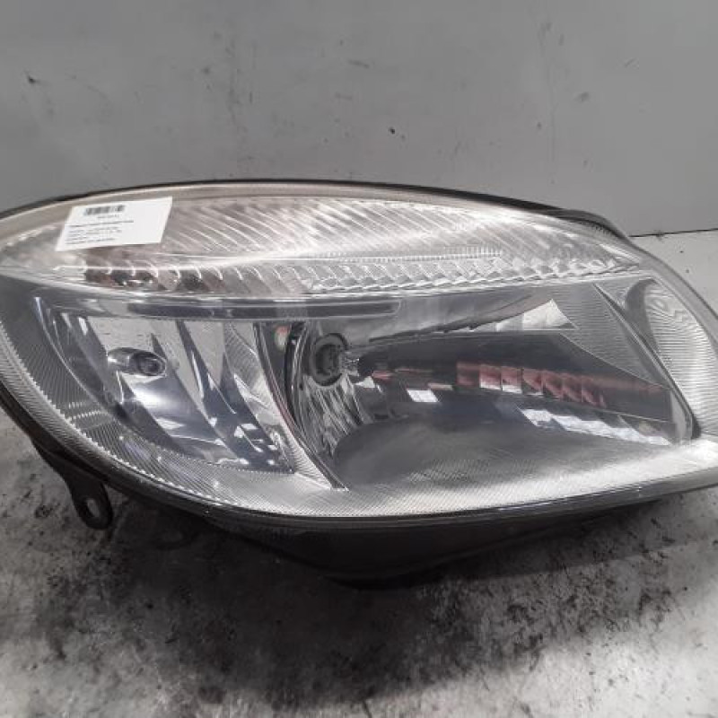 Optique avant principal droit (feux)(phare) SKODA FABIA 2