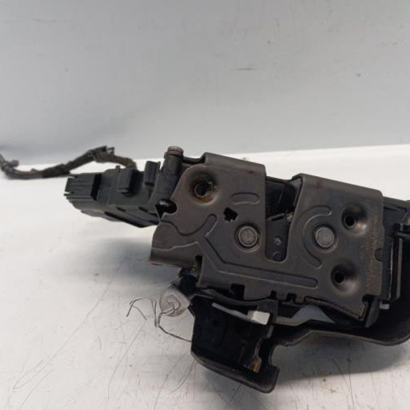 Serrure avant droit VOLVO XC 60 1 Serrure avant droit VOLVO XC 60 1