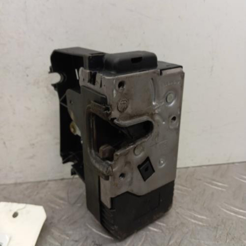 Serrure de porte de coffre gauche RENAULT TRAFIC 2