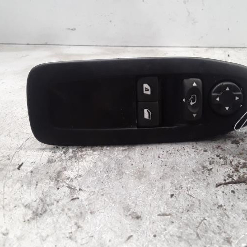 Interrupteur de leve vitre avant gauche PEUGEOT 208 1
