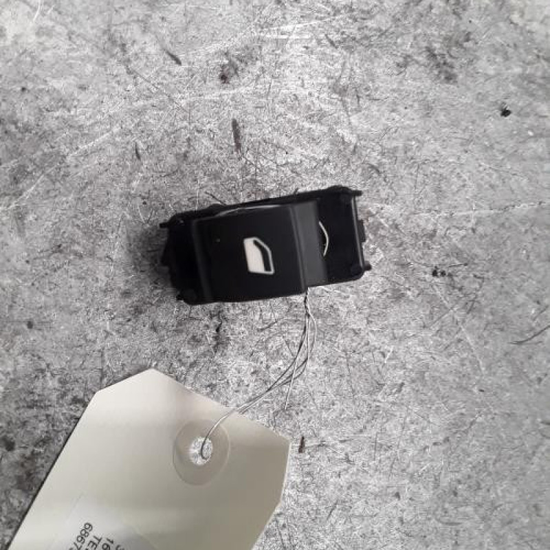 Interrupteur de leve vitre avant droit PEUGEOT 3008 2