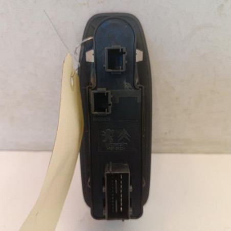 Interrupteur de leve vitre avant gauche PEUGEOT 2008 1