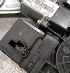 Leve vitre electrique arriere gauche RENAULT SCENIC 3 Photo n°3