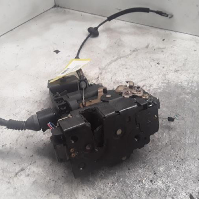 Serrure avant droit VOLKSWAGEN PASSAT 4 Serrure avant droit VOLKSWAGEN PASSAT 4