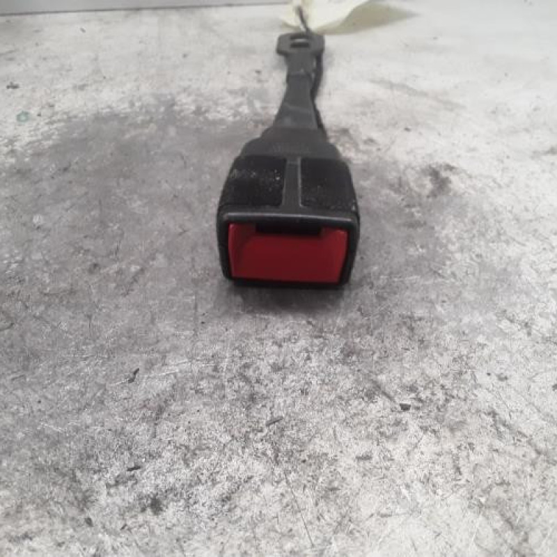 Attache ceinture avant gauche PEUGEOT 3008 2