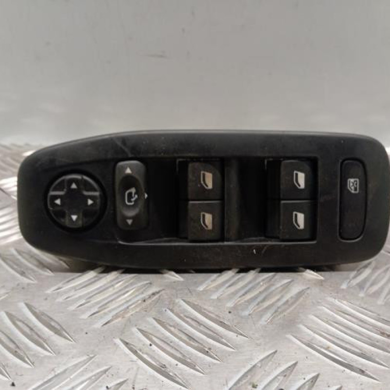 Interrupteur de leve vitre avant gauche PEUGEOT 2008 1
