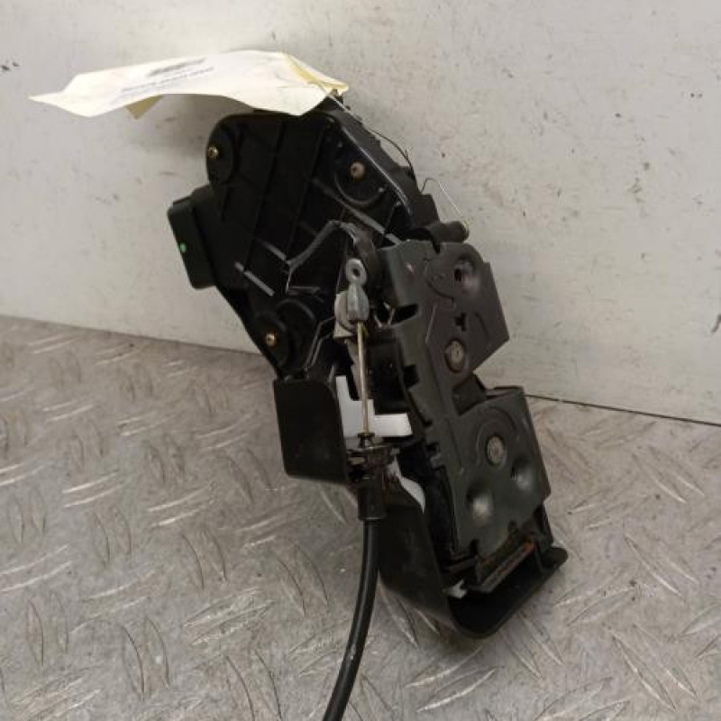 Serrure avant droit VOLVO V 50 Serrure avant droit VOLVO V 50