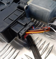 Leve vitre electrique arriere droit VOLKSWAGEN POLO 6 Photo n°5